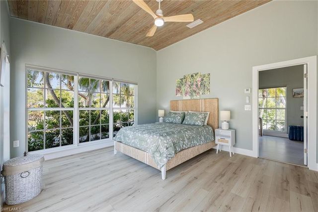 434 Lagoon DR, Sanibel, FL 33957