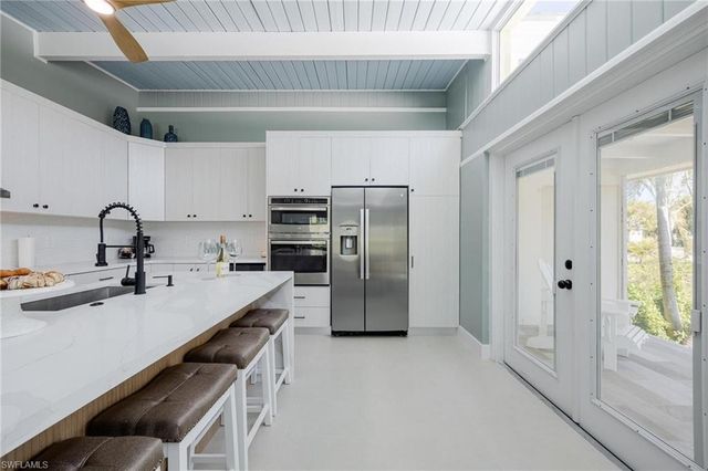 434 Lagoon DR, Sanibel, FL 33957