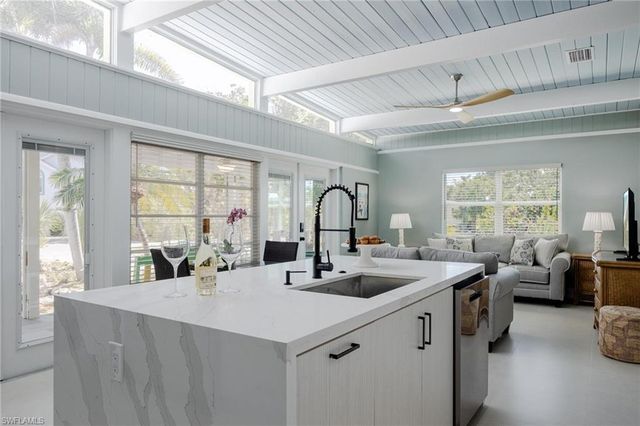 434 Lagoon DR, Sanibel, FL 33957