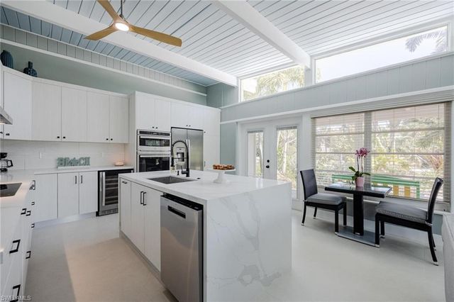 434 Lagoon DR, Sanibel, FL 33957