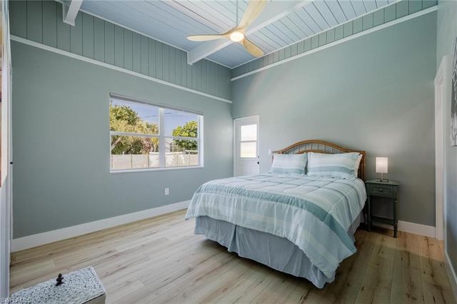 434 Lagoon DR, Sanibel, FL 33957