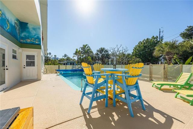 434 Lagoon DR, Sanibel, FL 33957