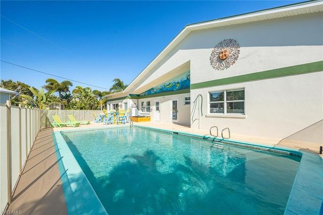 434 Lagoon DR, Sanibel, FL 33957