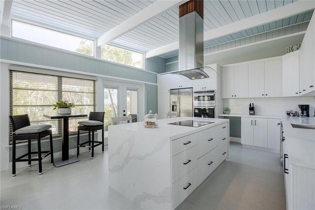 434 Lagoon DR, Sanibel, FL 33957