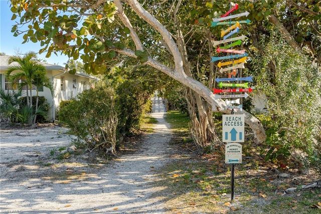 434 Lagoon DR, Sanibel, FL 33957