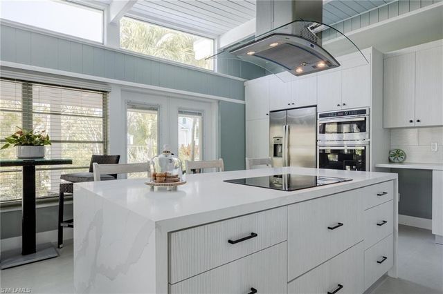 434 Lagoon DR, Sanibel, FL 33957