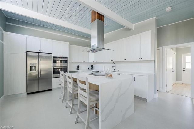 434 Lagoon DR, Sanibel, FL 33957