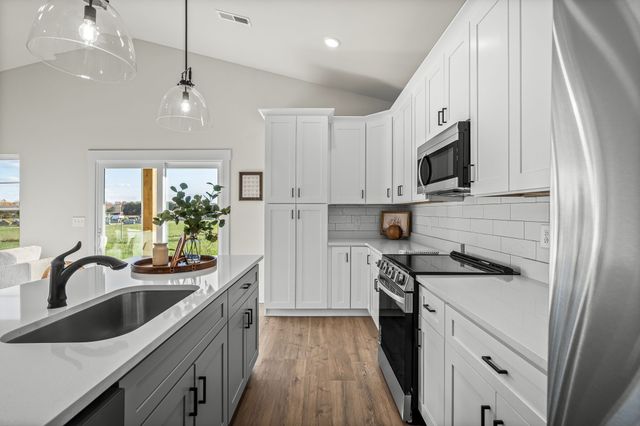 3106 Bootknife Dr, Bell Buckle, TN 37020