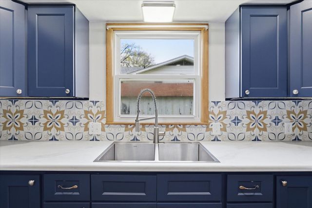 823 S Barnes Avenue, Springfield, MO 65802