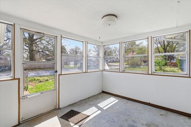 823 S Barnes Avenue, Springfield, MO 65802