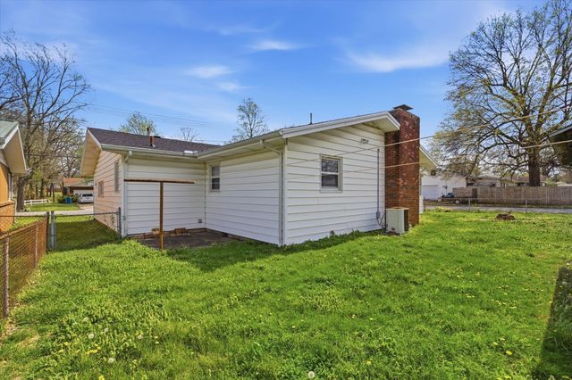 823 S Barnes Avenue, Springfield, MO 65802