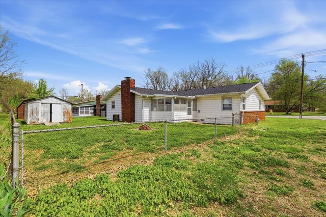 823 S Barnes Avenue, Springfield, MO 65802