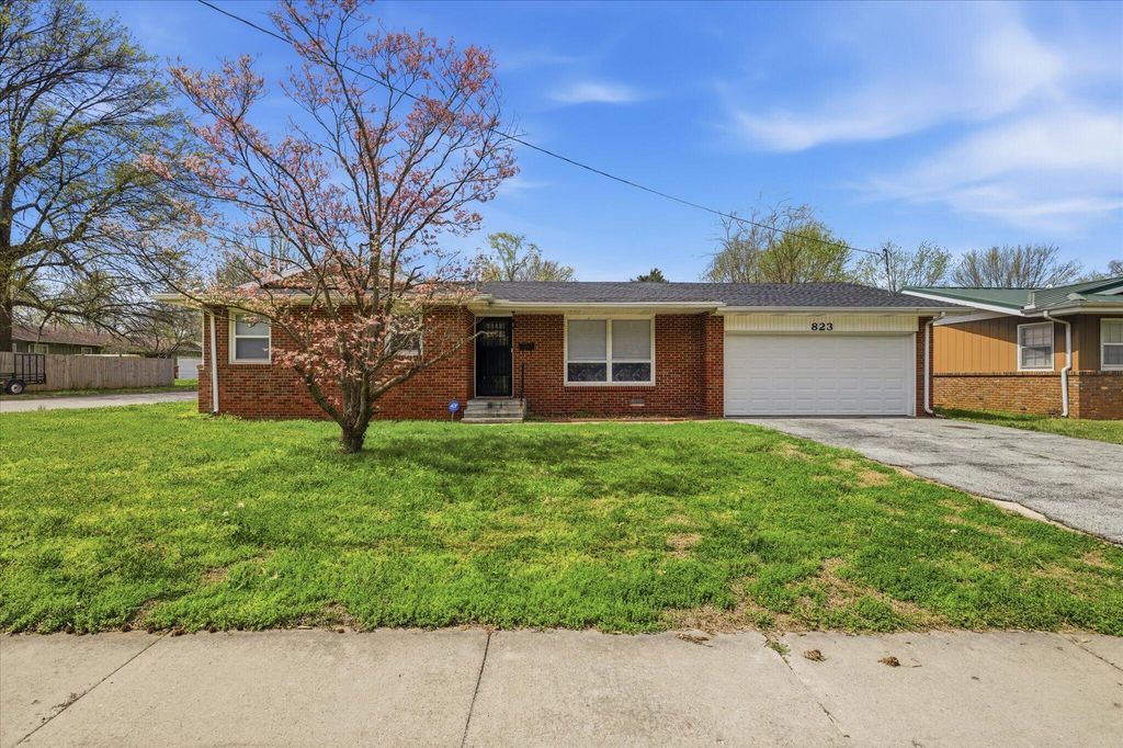 823 S Barnes Avenue, Springfield, MO 65802