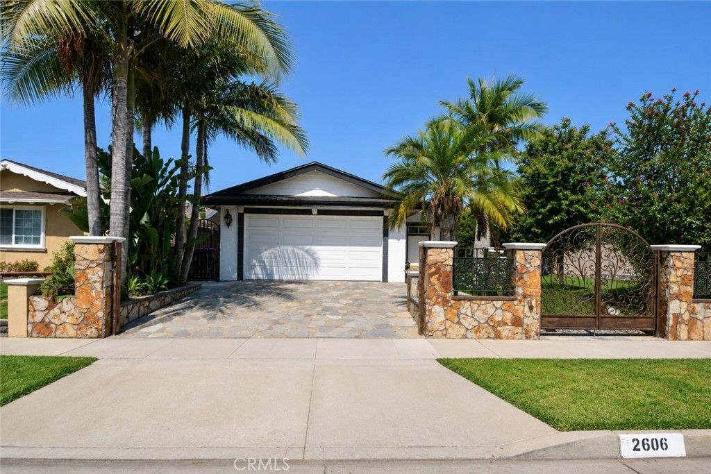 Image 1 of property listing at 2606 S Poplar, Santa Ana, CA 92704