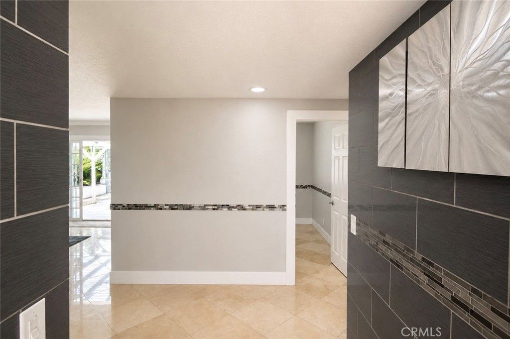 Image 16 of property listing at 2606 S Poplar, Santa Ana, CA 92704
