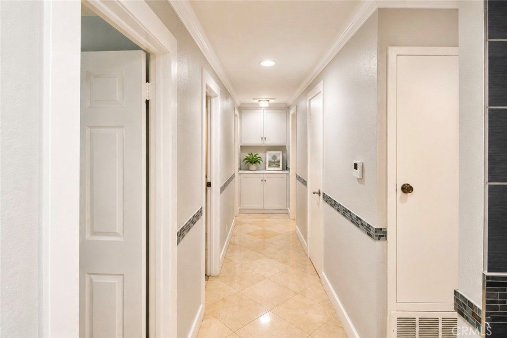 Image 20 of property listing at 2606 S Poplar, Santa Ana, CA 92704