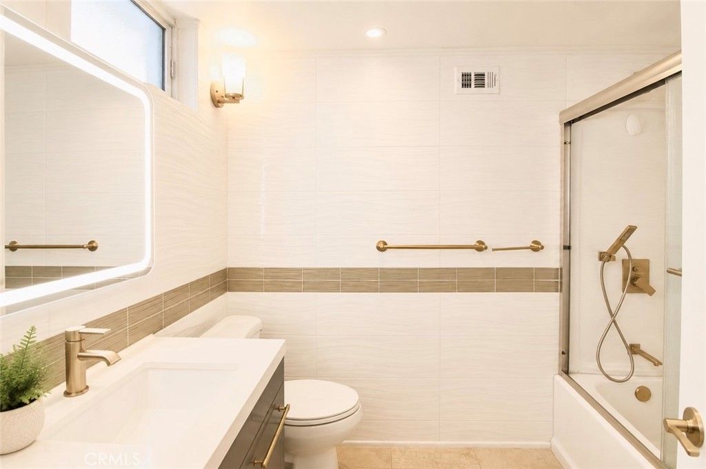 Image 26 of property listing at 2606 S Poplar, Santa Ana, CA 92704