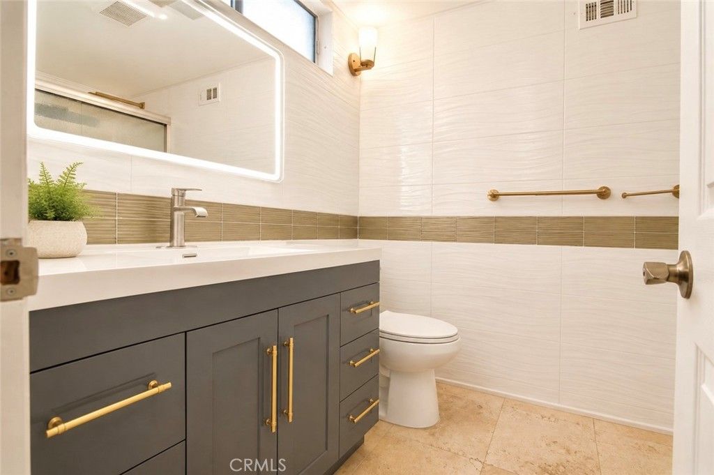 Image 27 of property listing at 2606 S Poplar, Santa Ana, CA 92704