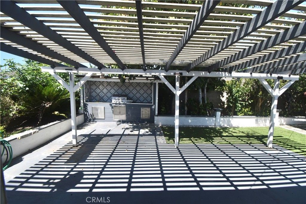 Image 6 of property listing at 2606 S Poplar, Santa Ana, CA 92704