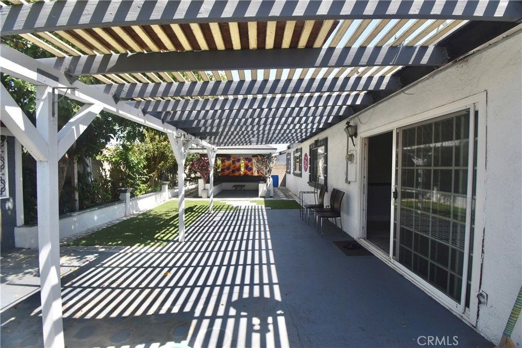 Image 7 of property listing at 2606 S Poplar, Santa Ana, CA 92704