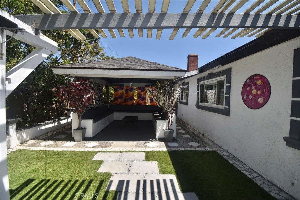 Image 8 of property listing at 2606 S Poplar, Santa Ana, CA 92704