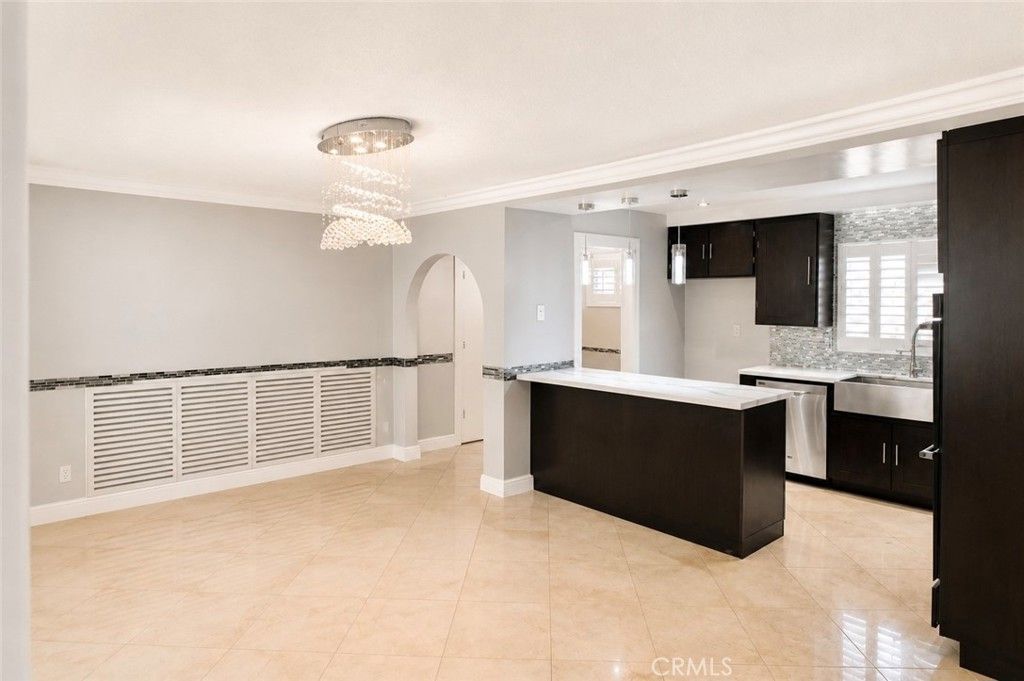 Image 9 of property listing at 2606 S Poplar, Santa Ana, CA 92704