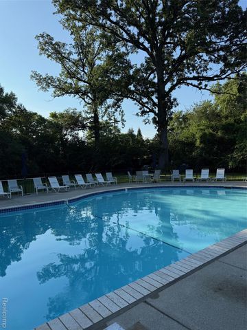 401 N Eton Street 105, Birmingham, MI 48009