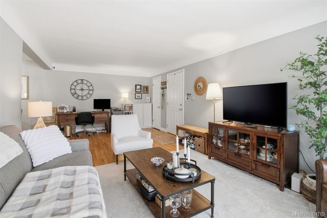 401 N Eton Street 105, Birmingham, MI 48009