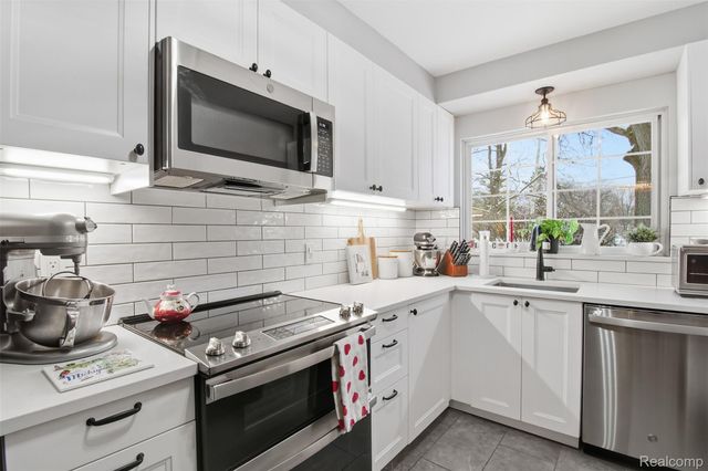 401 N Eton Street 105, Birmingham, MI 48009