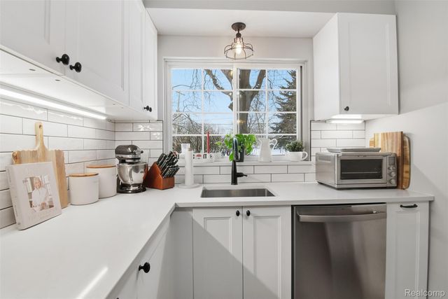 401 N Eton Street 105, Birmingham, MI 48009