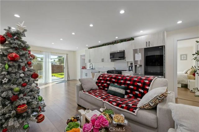 9846 Monogram Ave, Northridge, CA 91343
