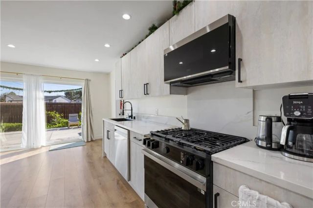 9846 Monogram Ave, Northridge, CA 91343