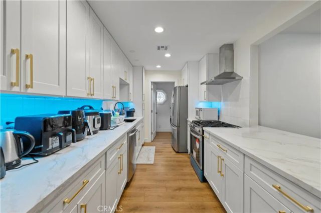 9846 Monogram Ave, Northridge, CA 91343