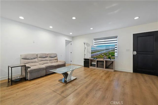 9846 Monogram Ave, Northridge, CA 91343