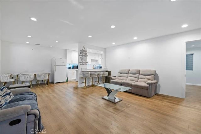 9846 Monogram Ave, Northridge, CA 91343