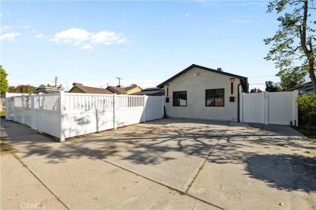 9846 Monogram Ave, Northridge, CA 91343