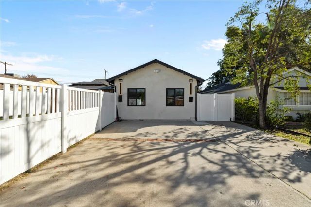 9846 Monogram Ave, Northridge, CA 91343