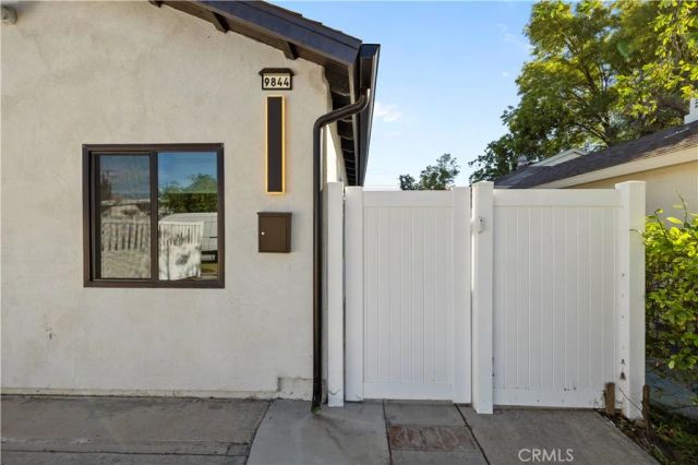 9846 Monogram Ave, Northridge, CA 91343