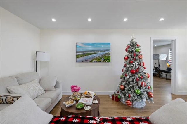 9846 Monogram Ave, Northridge, CA 91343