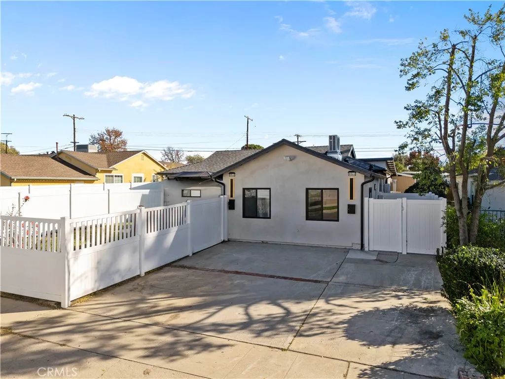 9846 Monogram Ave, Northridge, CA 91343