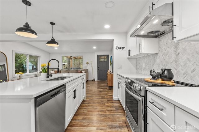 20609 SE 245th Place, Maple Valley, WA 98038