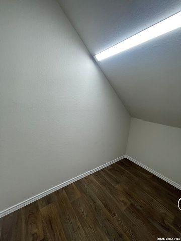 105 CHIPPING ALLEY, Floresville, TX 78114