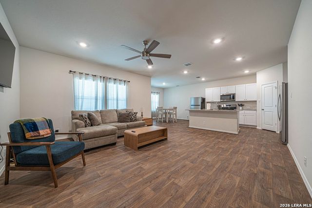 105 CHIPPING ALLEY, Floresville, TX 78114