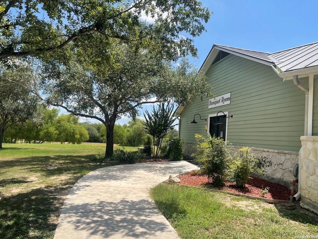 105 CHIPPING ALLEY, Floresville, TX 78114