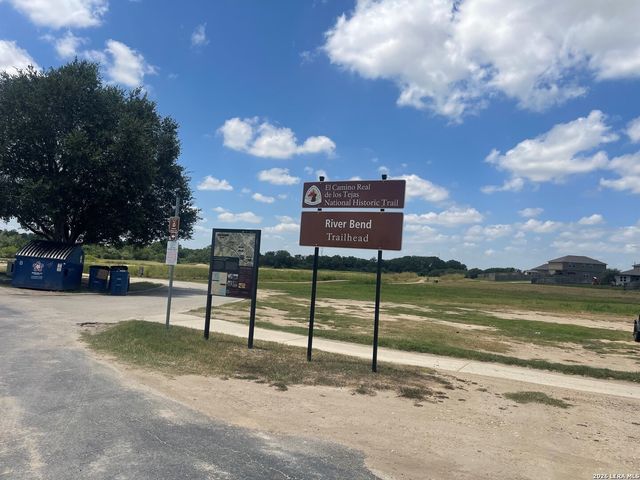 105 CHIPPING ALLEY, Floresville, TX 78114