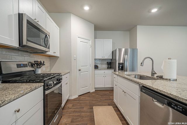 105 CHIPPING ALLEY, Floresville, TX 78114