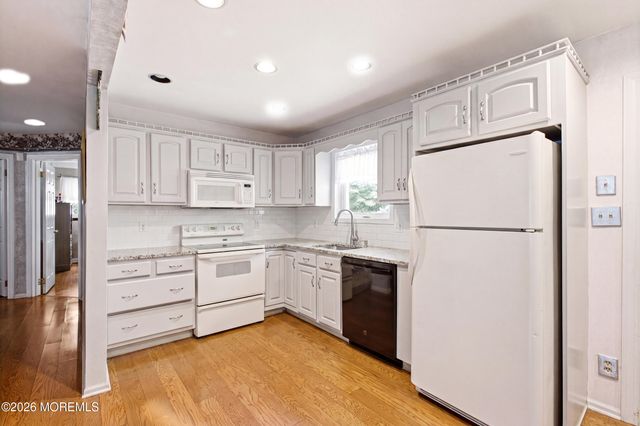 4 Roosevelt Terrace, Howell, NJ 07731