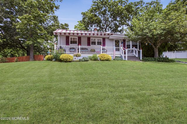 4 Roosevelt Terrace, Howell, NJ 07731