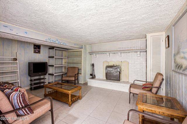 4 Roosevelt Terrace, Howell, NJ 07731
