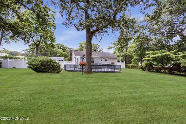 4 Roosevelt Terrace, Howell, NJ 07731